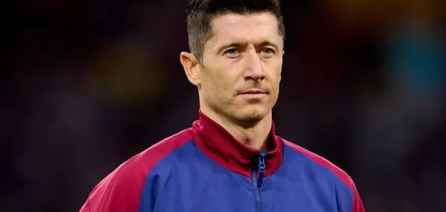 ليفاندوفسكي يقترب من الرحيل عن برشلونة وسط خطط لتجديد الهجوم
